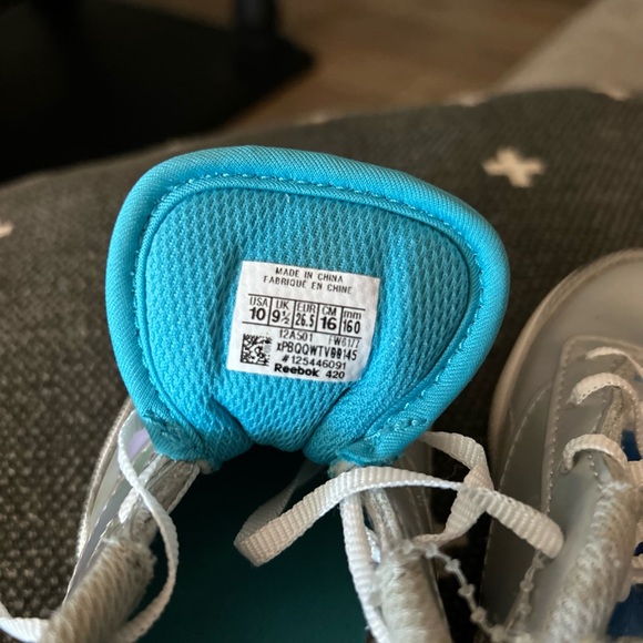 Wonder Woman Reebok - Picture 4 of 5